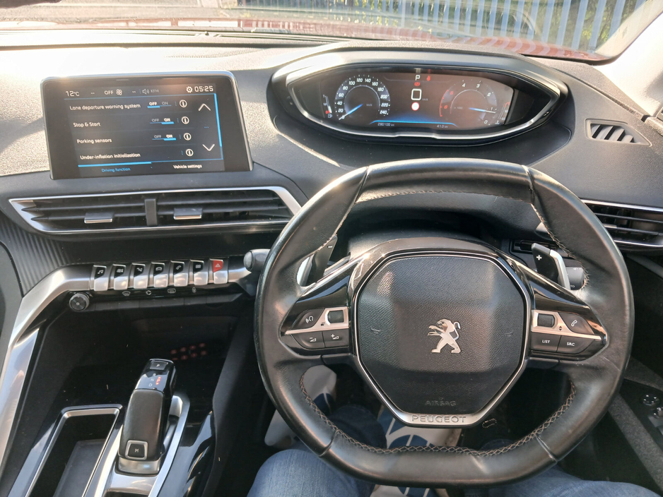 2017 Peugeot 3008 - image 9