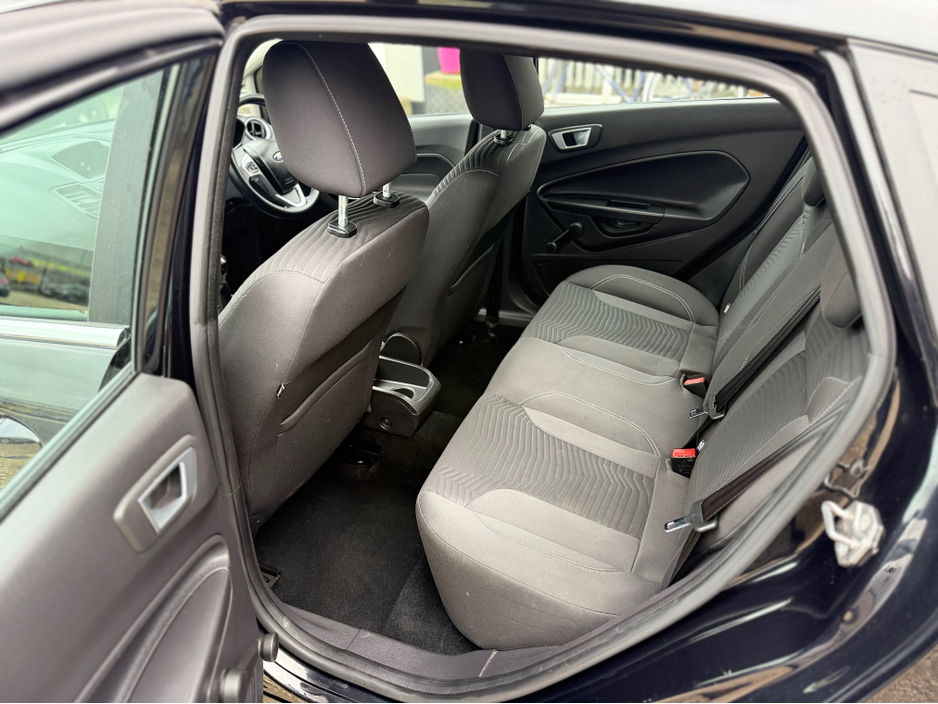 2013 Ford Fiesta - image 14