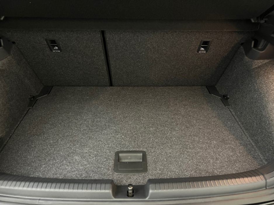 2018 Volkswagen Polo - image 25