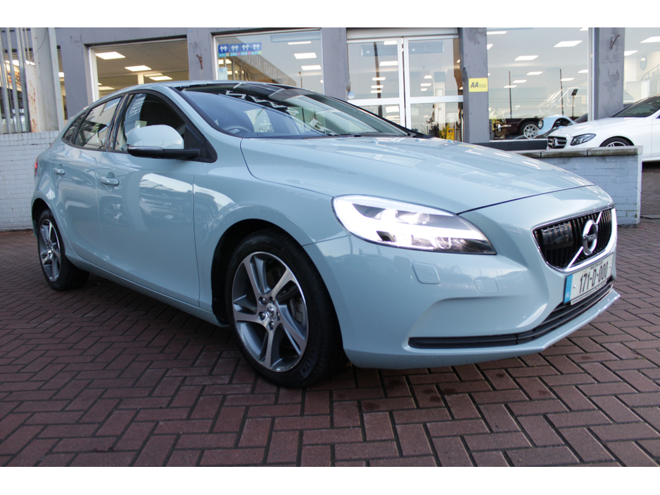 2017 Volvo V40 2.0D4 MOMEMTUM EDITION 180HP 5DR HATCHBACK AUTOMATIC // HUGE SPEC // 1 OWNER CAR WITH 112,355 KM'S // WELL WORTH VIEWING // BUY WITH CONFIDENCE AA AND SIMI APPROVED DEALER 2026 // FINANCE ARRANGED // €15,950