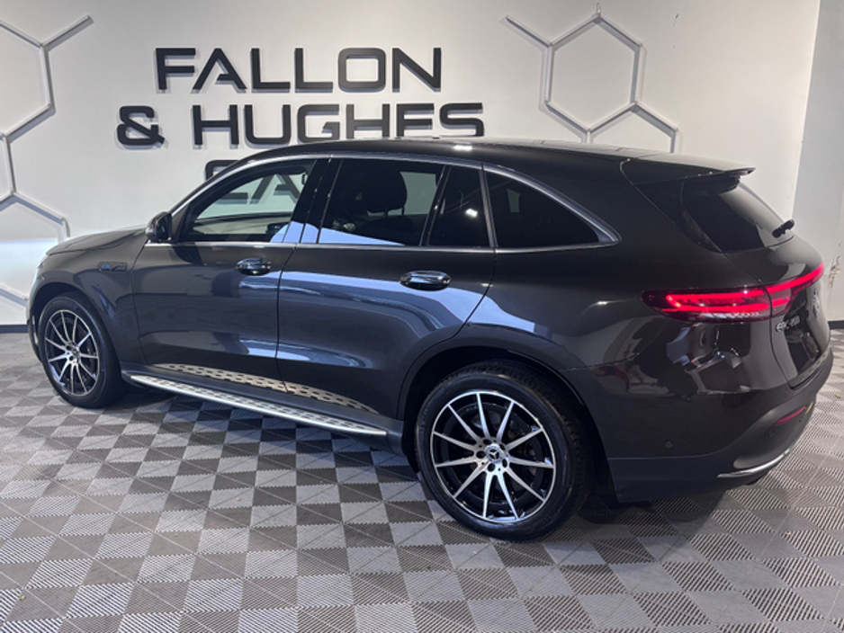 2022 Mercedes-Benz EQC - image 3