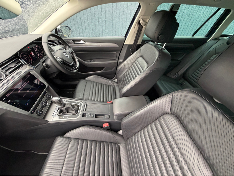 2020 Volkswagen Passat - image 43