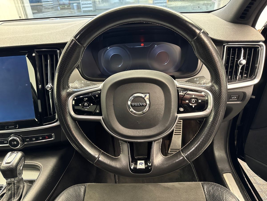 2018 Volvo S90 - image 13