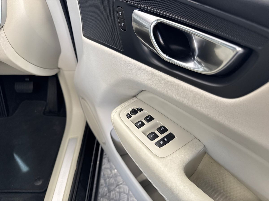 2023 Volvo XC60 - image 11