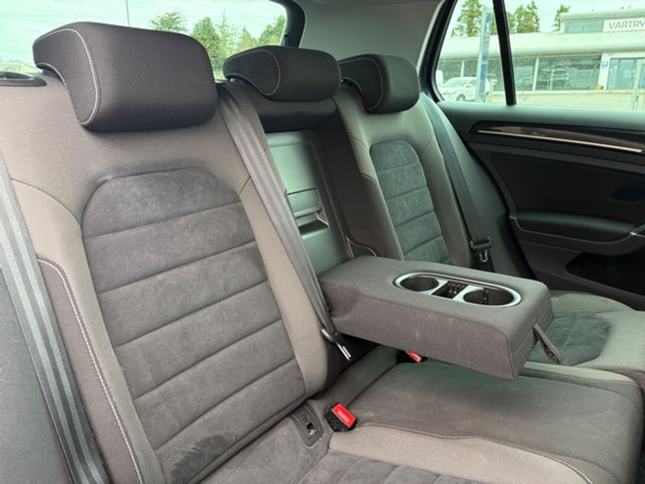2016 Volkswagen Golf - image 26