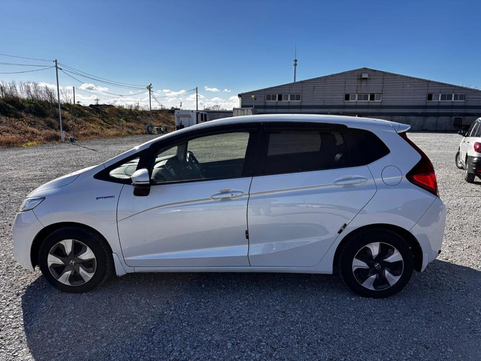 2016 Honda Fit - image 5