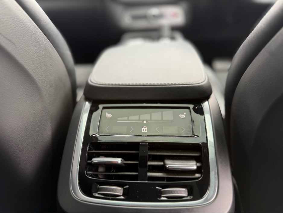 2022 Volvo XC90 - image 15