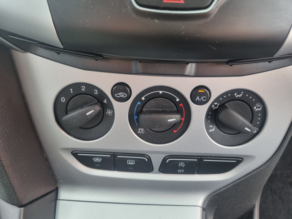 2013 Ford Focus - image 8