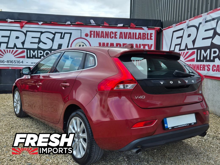 2014 Volvo V40 - image 20