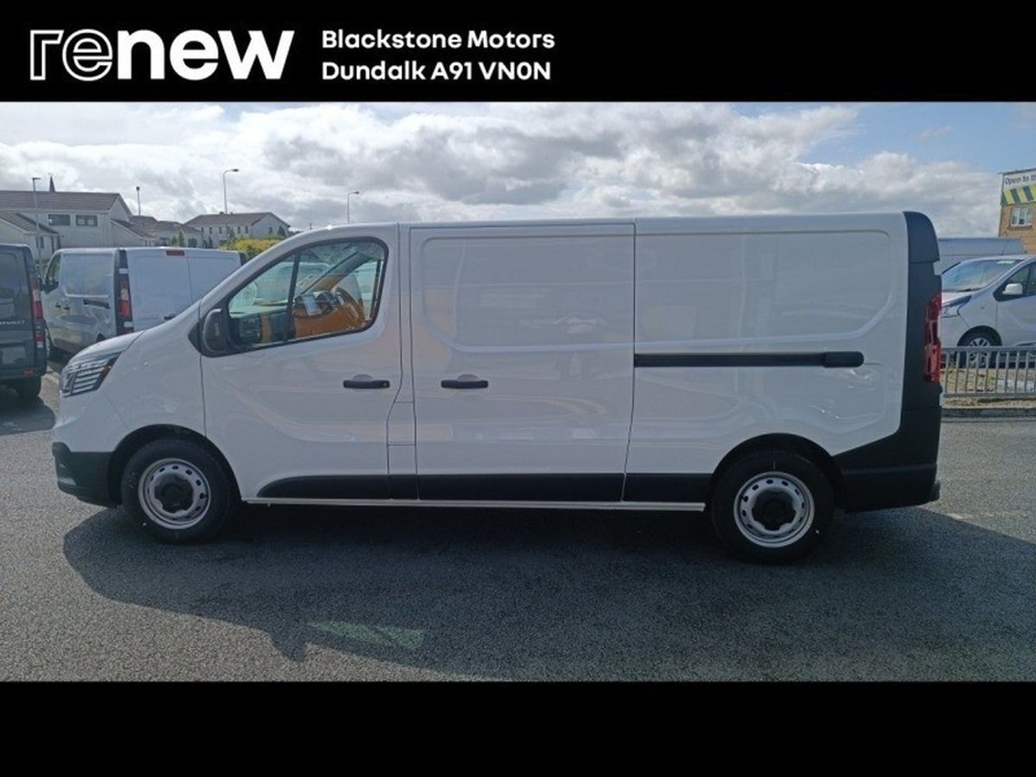 2026 Renault Trafic - image 5