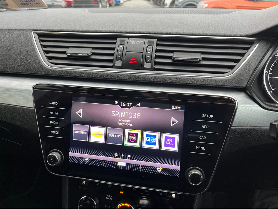 2020 Skoda Superb - image 19