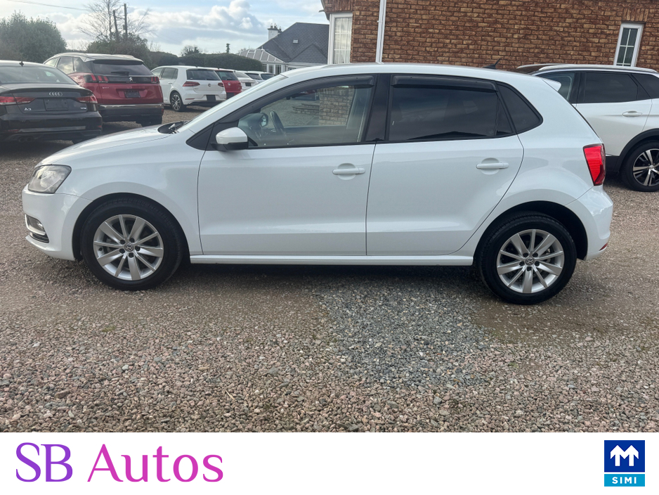 2015 Volkswagen Polo - image 5