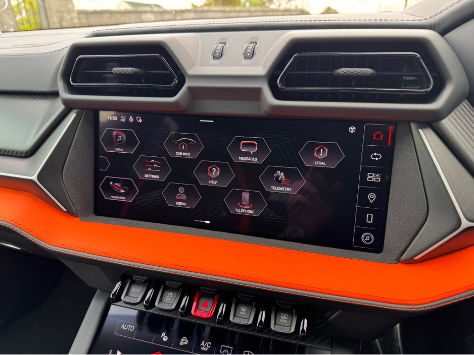 2025 Lamborghini Urus - image 37