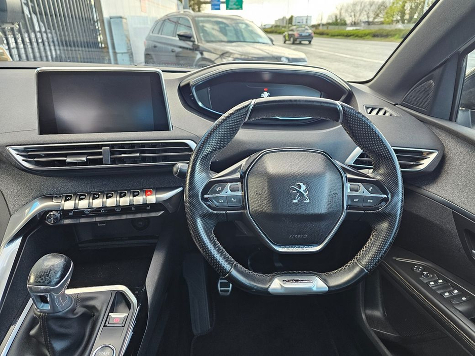 2018 Peugeot 5008 - image 11