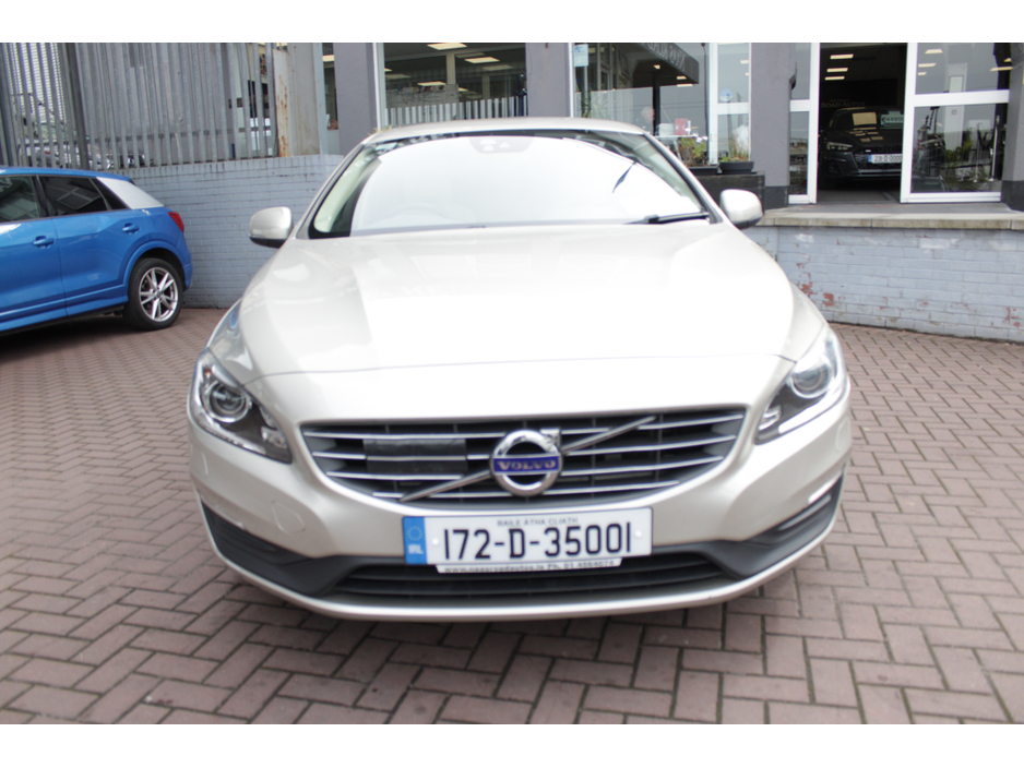 2017 Volvo V60 - image 9