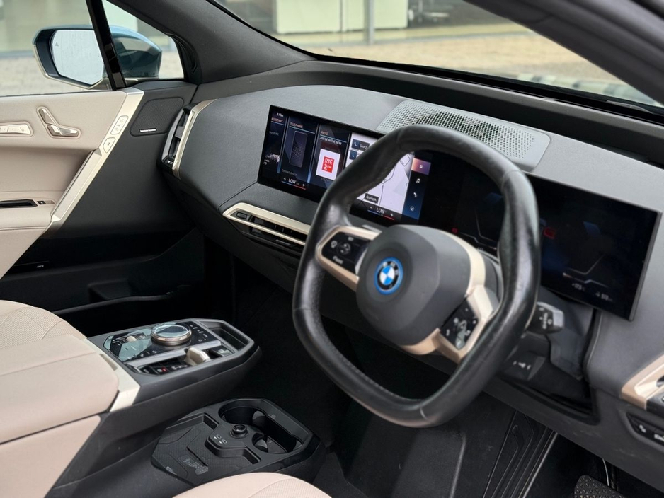 2022 BMW iX - image 4