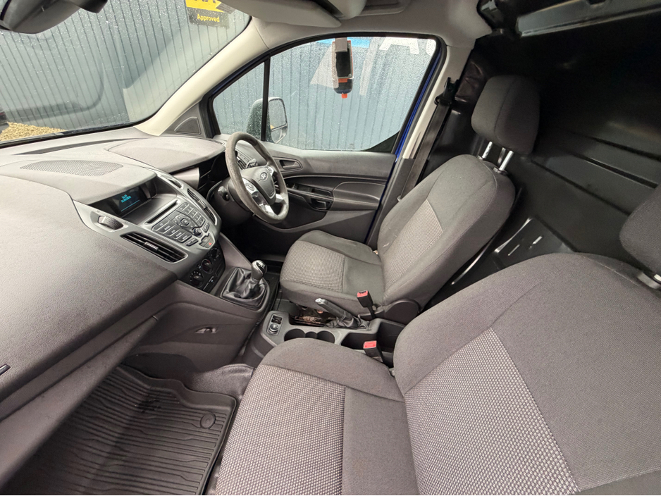 2017 Ford Transit Connect - image 32