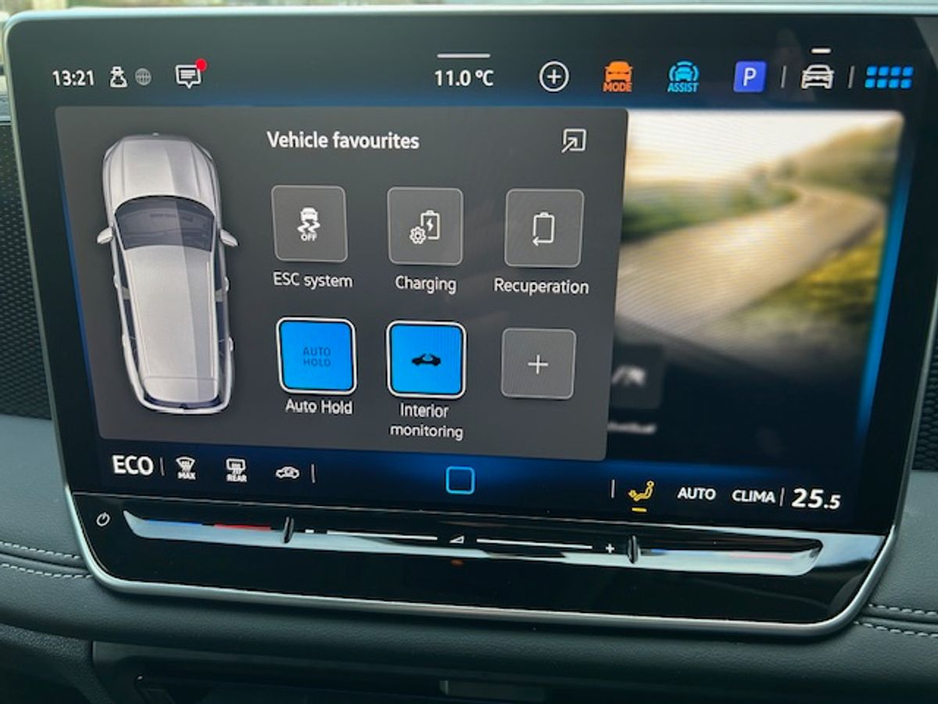 2025 Volkswagen Tiguan - image 23