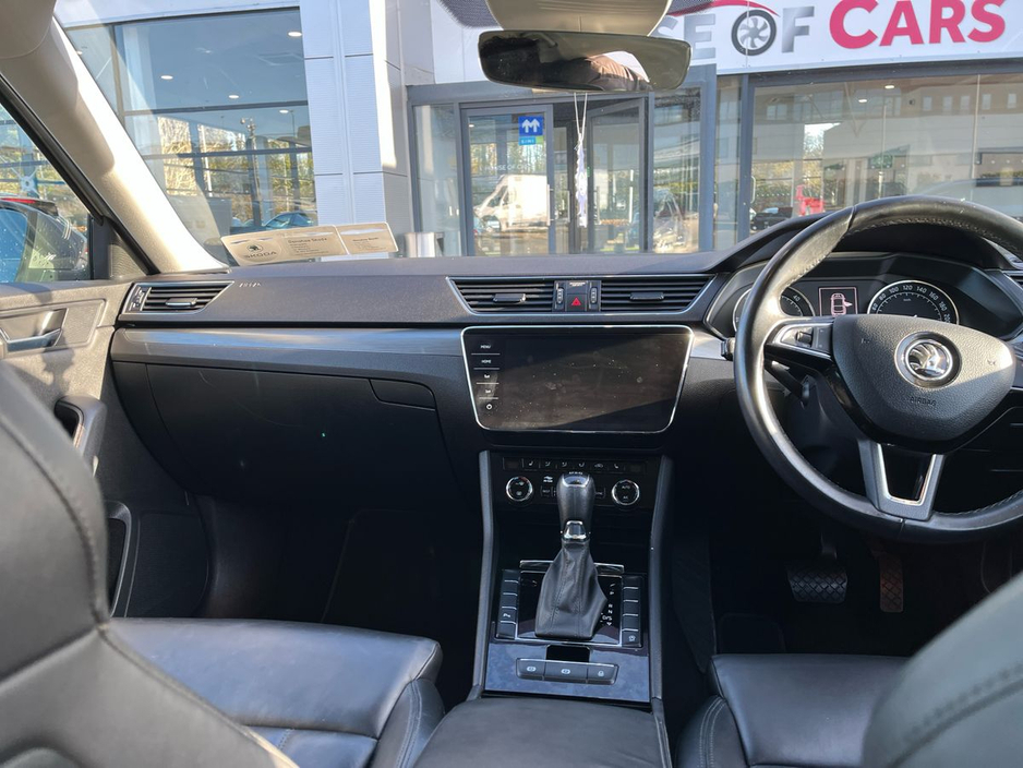 2019 Skoda Superb - image 8