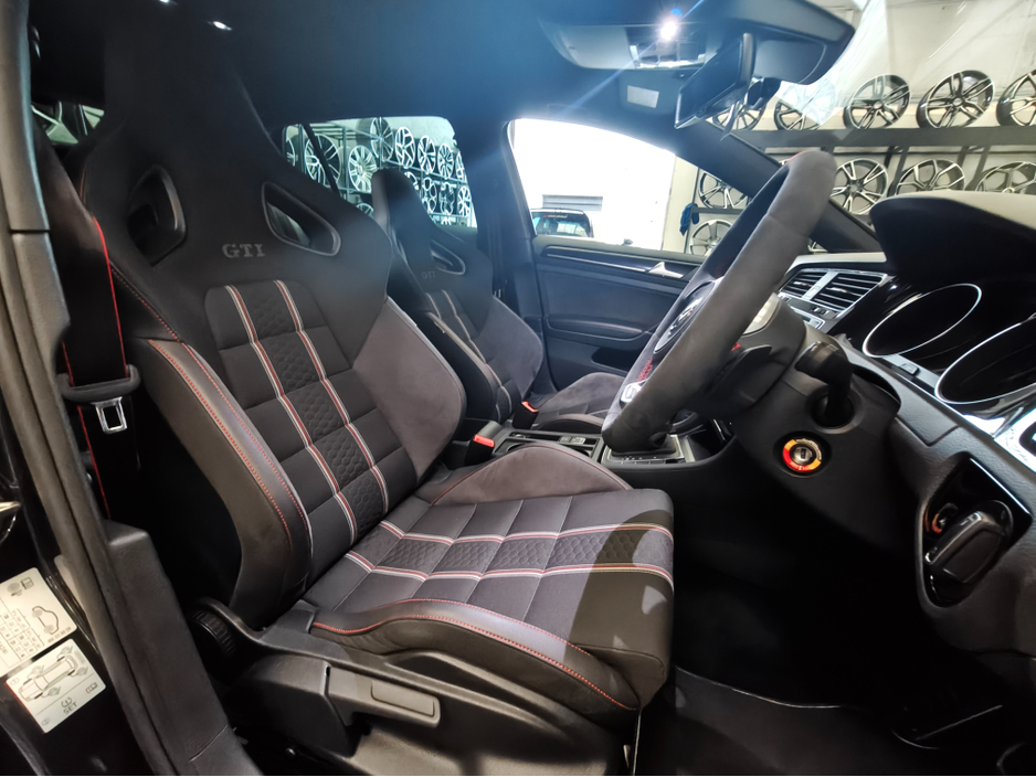 2016 Volkswagen Golf GTI Clubsport Track Edition//LOW KMs €29,450