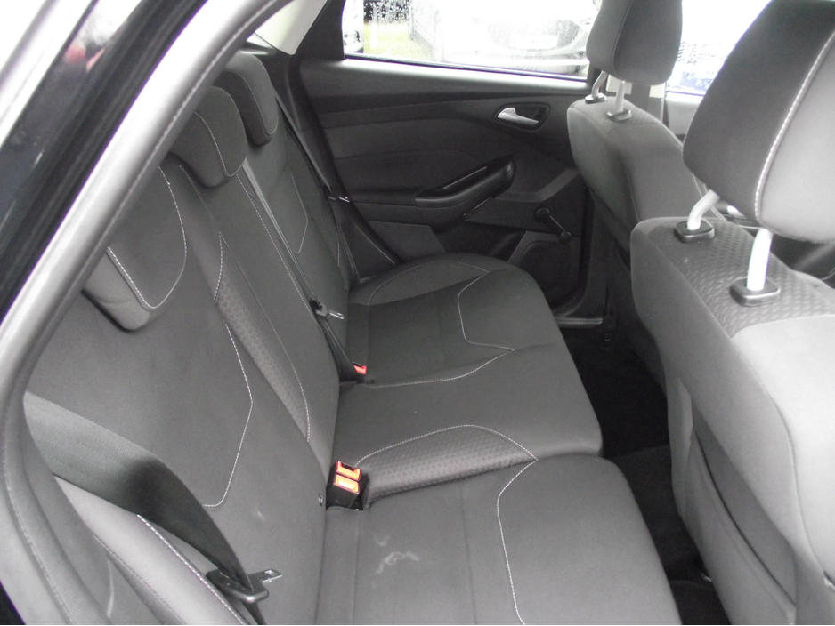 2018 Ford Focus - image 9