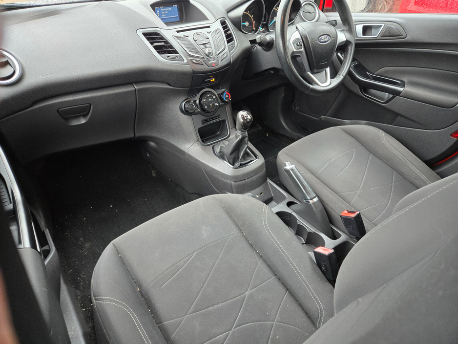 2016 Ford Fiesta - image 13
