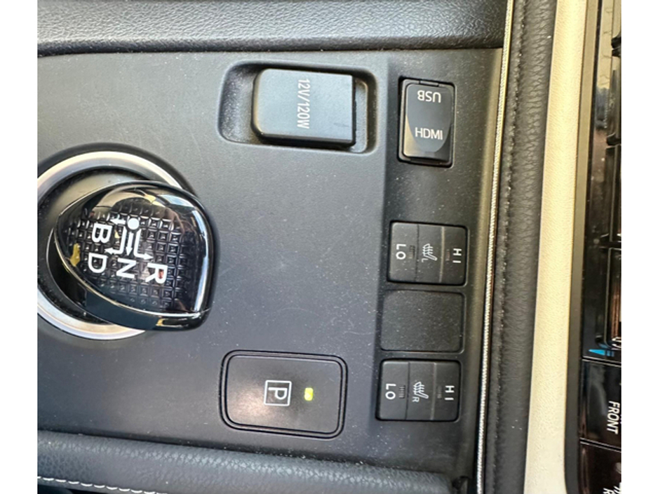 2016 Toyota Auris - image 19