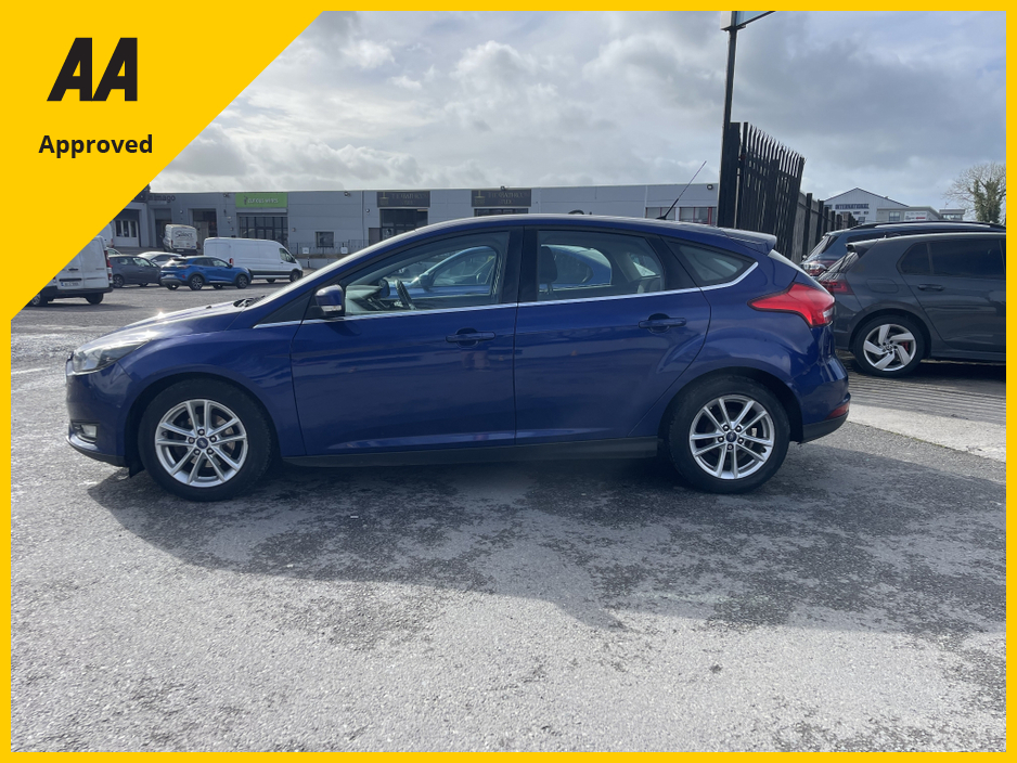 2016 Ford Focus - image 7