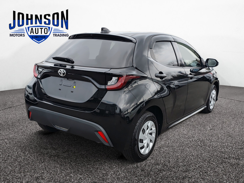 2021 Toyota Yaris - image 6