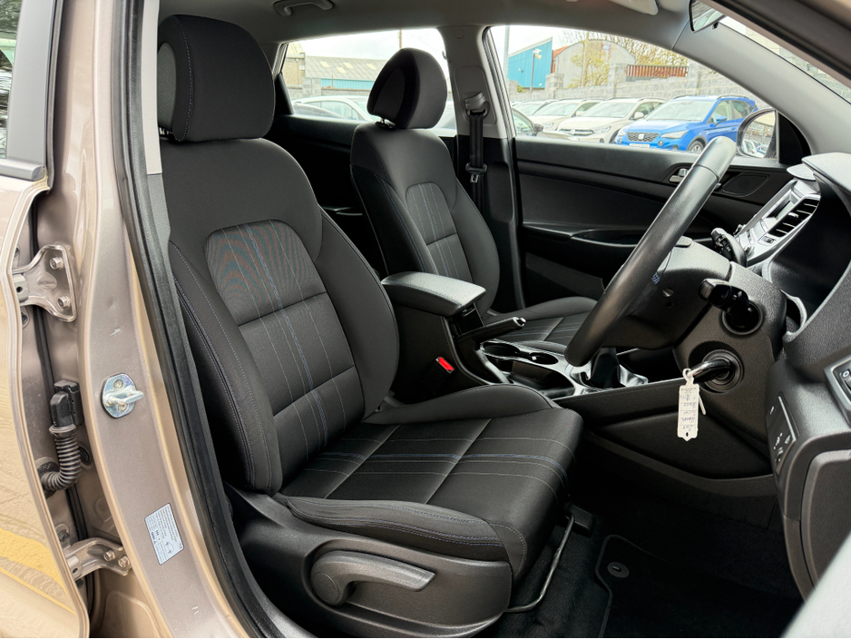 2017 Hyundai Tucson - image 13