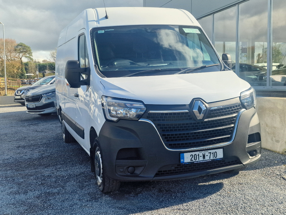 2020 Renault Master - image 2