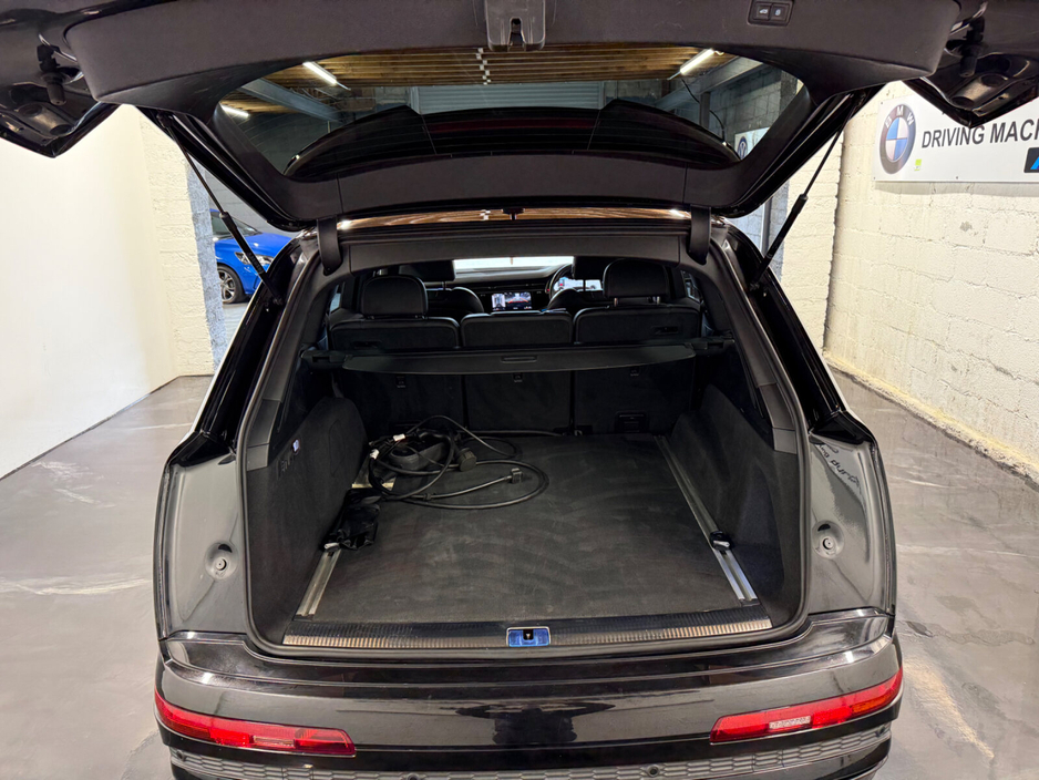 2021 Audi Q7 - image 18