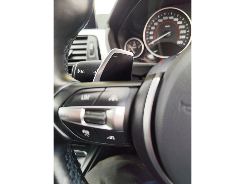 2017 BMW 3 Series - image 24