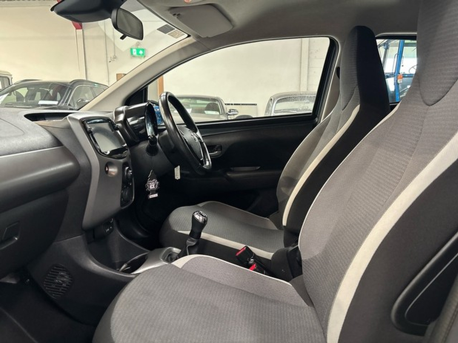 2021 Toyota Aygo - image 6