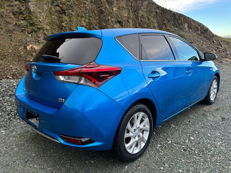 2016 Toyota Auris Hybrid €13,950
