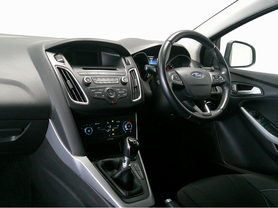 2017 Ford Focus - image 15