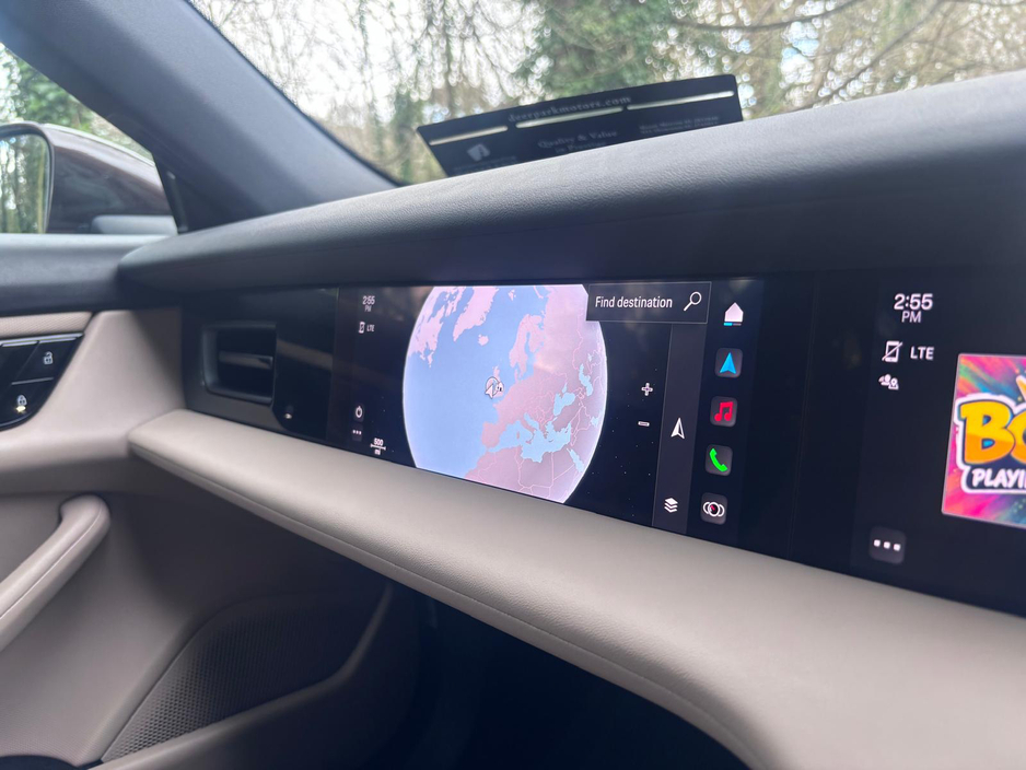 2022 Porsche Taycan - image 24