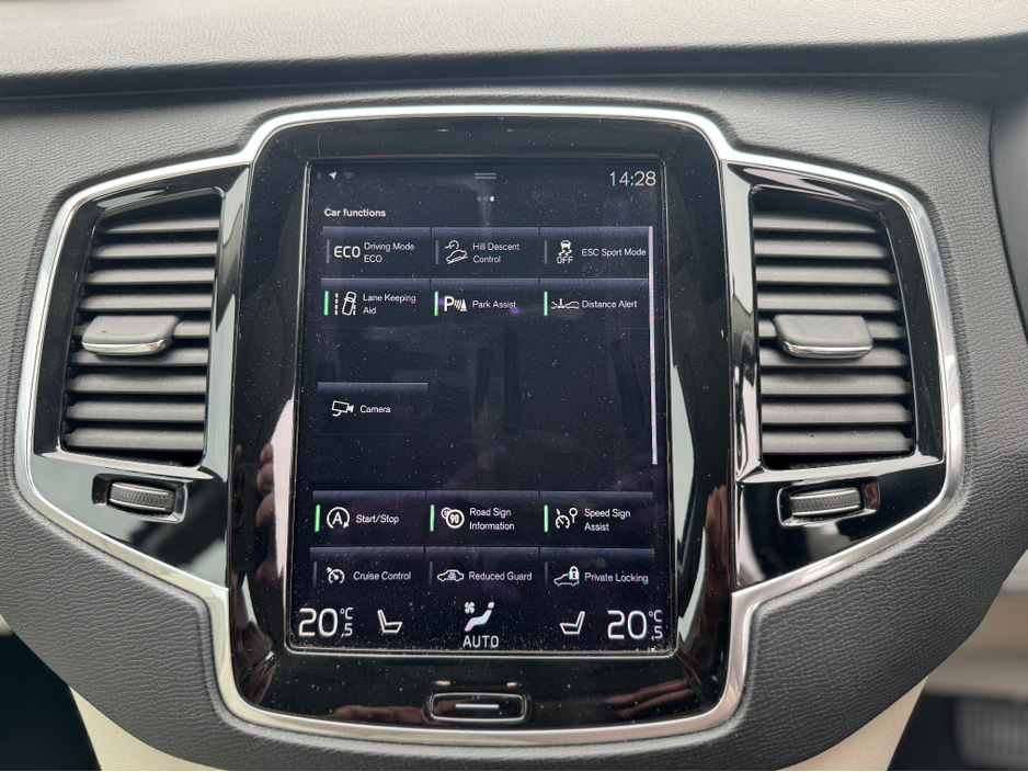 2017 Volvo XC90 - image 13