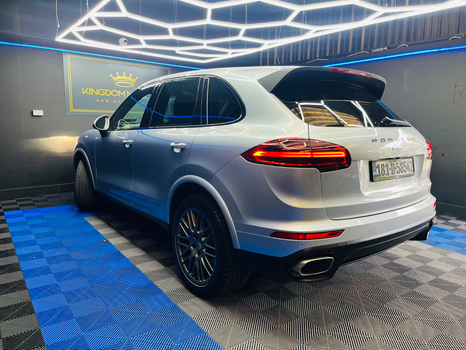 2018 Porsche Cayenne - image 17