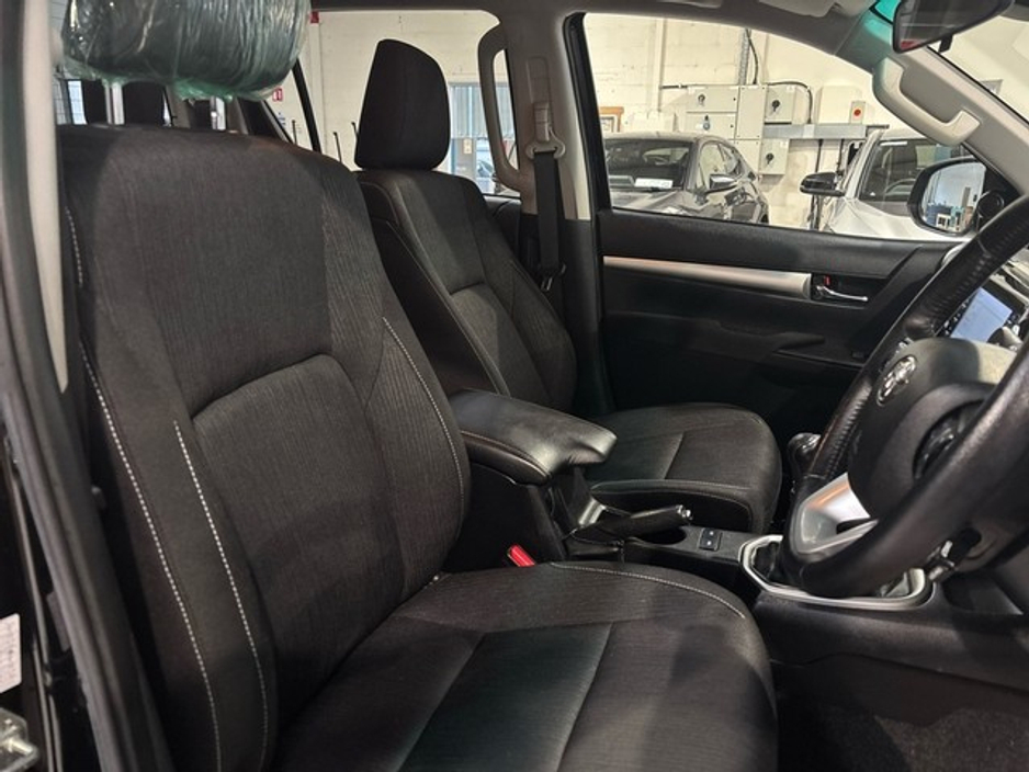 2022 Toyota Hilux 2.4 SR5 DOUBLE CAB 4DR €38,500