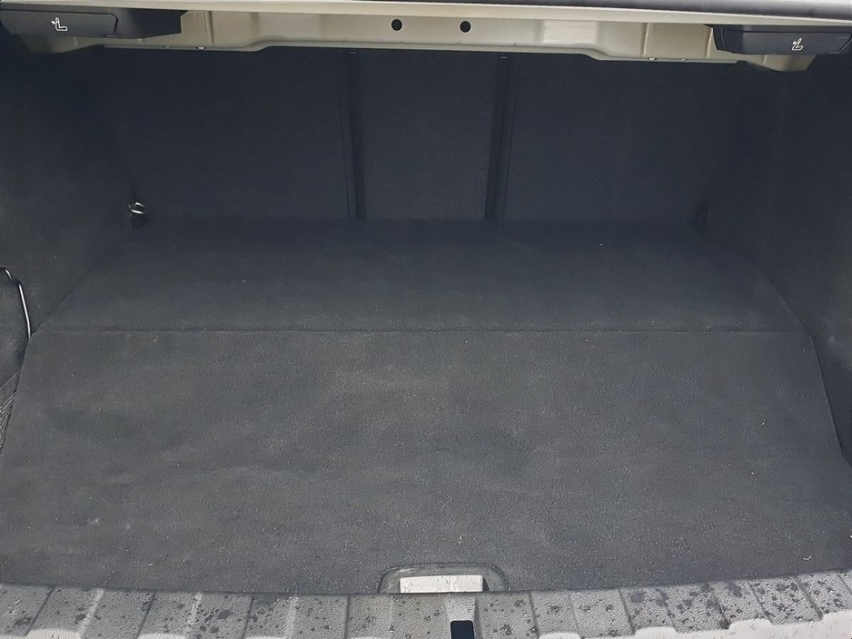 2022 BMW 3 Series - image 13