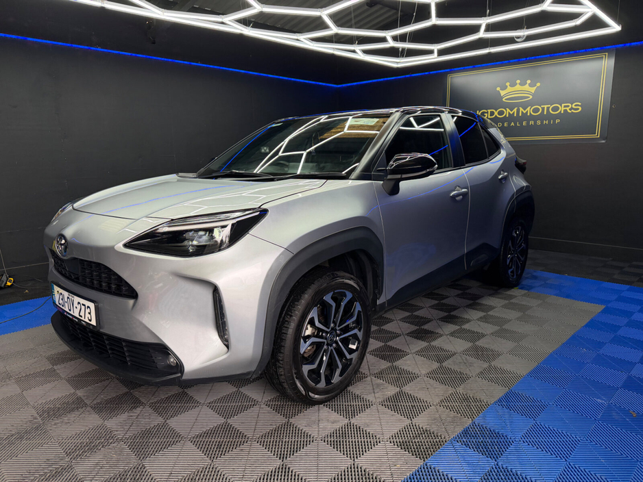 2023 Toyota Yaris Cross - image 6