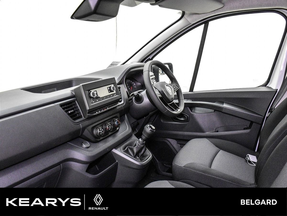 2024 Renault Trafic - image 12