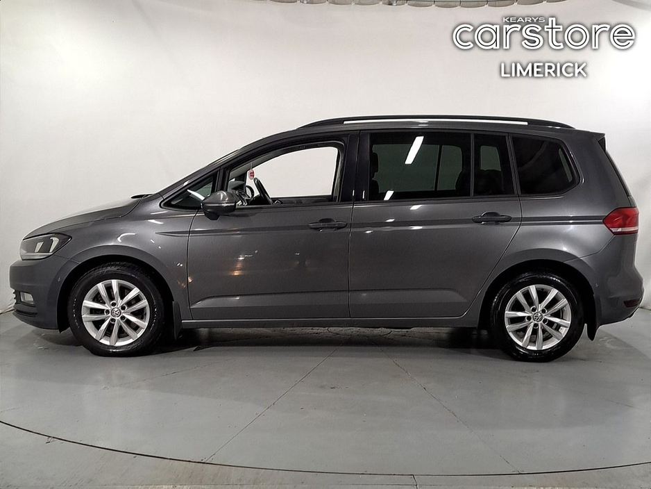 2016 Volkswagen Touran - image 6