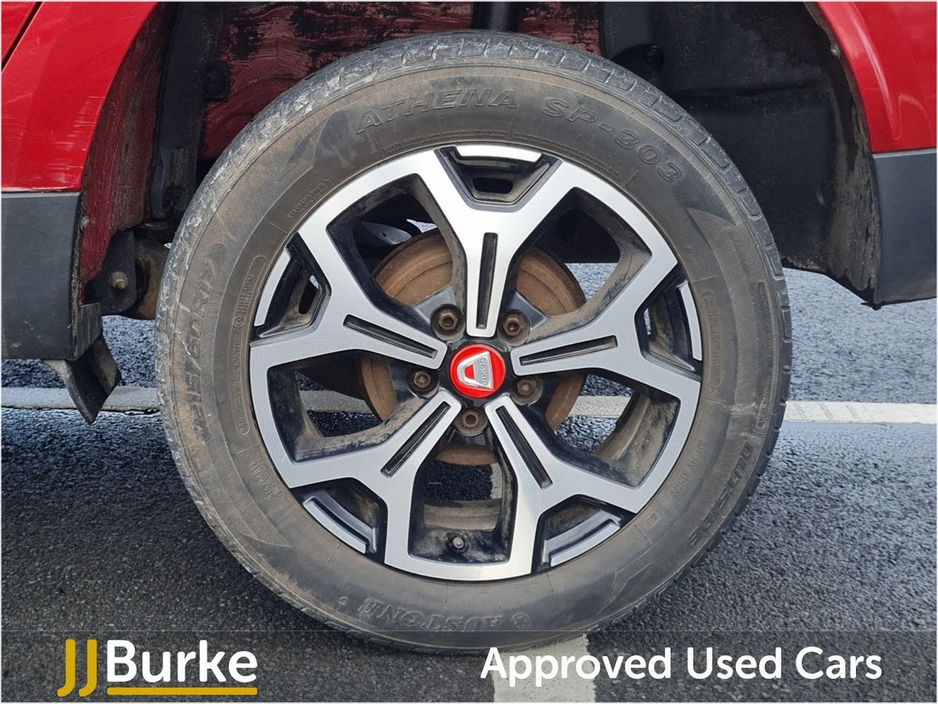 2020 Dacia Duster - image 6