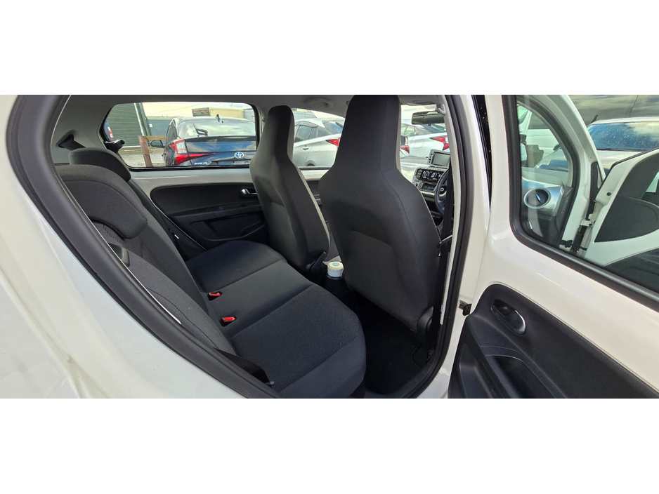 2014 Volkswagen up! - image 27