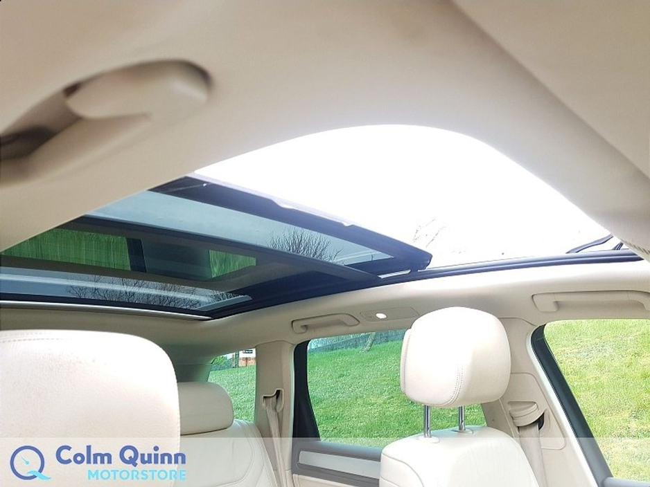 2018 Volkswagen Touareg - image 13