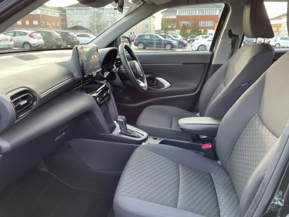 2025 Toyota Yaris Cross - Save EUR 3,100 - Luna - 1.5 Hybrid - Automatic - EUR 180 Tax + 2 Free Service Offer Include // Remote Central Locking // Front Electric Windows // Rear Electric Windows // Electric Mirrors // Finger €30,865