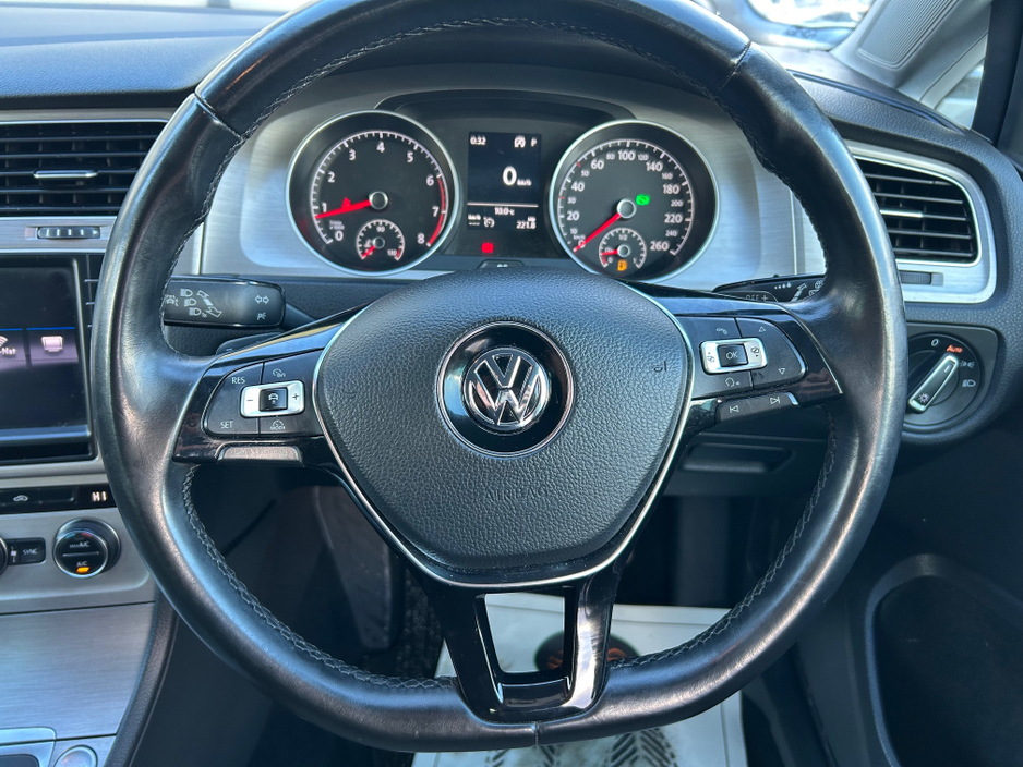 2016 Volkswagen Golf - image 10