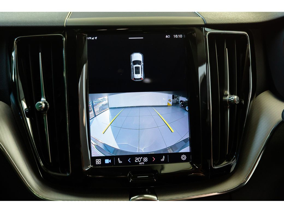 2022 Volvo XC60 T6 CORE BRIGHT SUNROOF 350BHP AWD €42,899